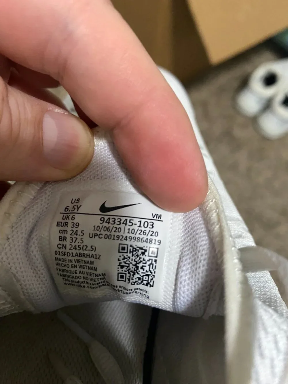 Share Nike Air Max 270 Shoes Youth Size 6.5Y US White Running Sneakers 943345-10